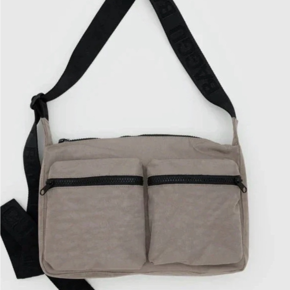 Baggu Medium Cargo Crossbody bag in Dove